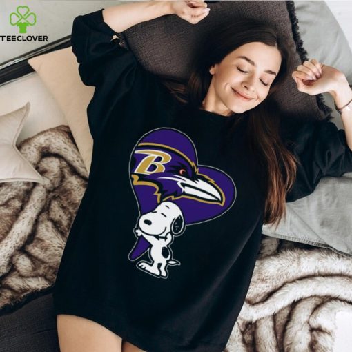 Snoopy Hugs The Baltimore Ravens Heart T Shirt