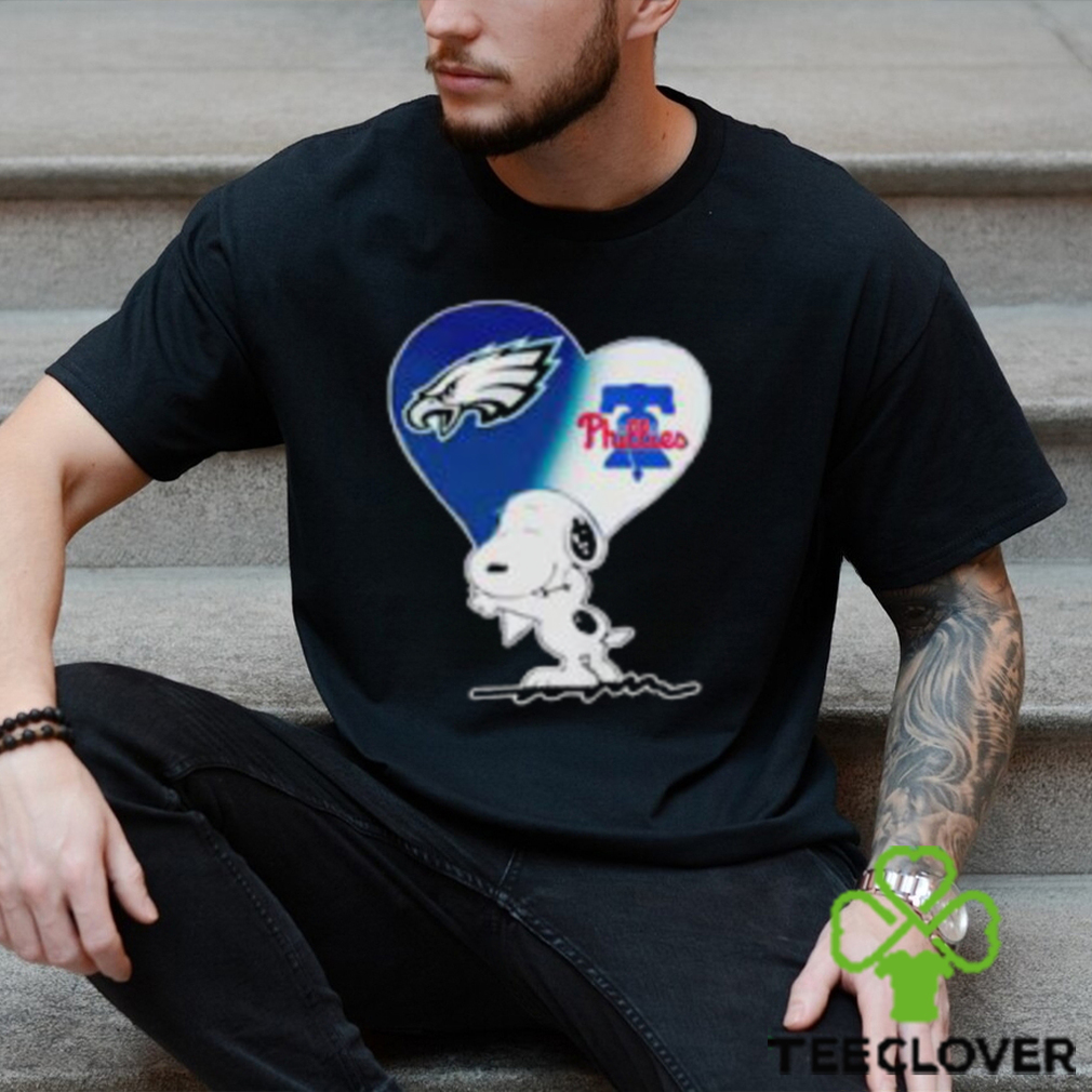 Snoopy Love Philadelphia Eagles Phillies Shirt Snoopy Love Philadelphia Eagles Phillies Shirt
