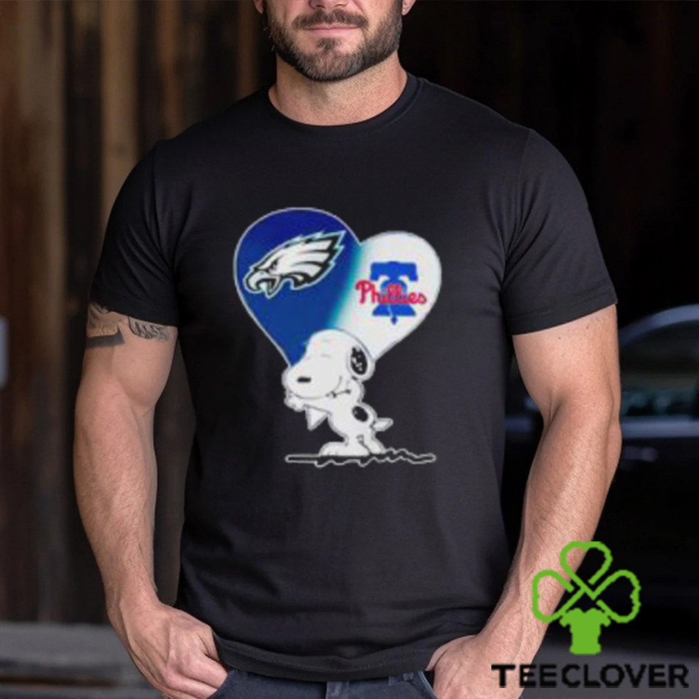 Snoopy Love Philadelphia Eagles Phillies Shirt Snoopy Love Philadelphia Eagles Phillies Shirt