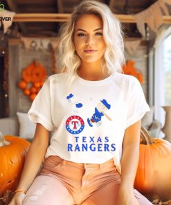 Snoopy and Charlie Brown playing baseball Texas Rangers shirt
