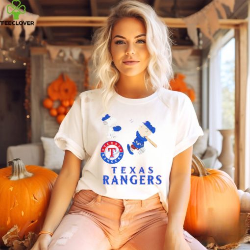 Snoopy and Charlie Brown playing baseball Texas Rangers shirt