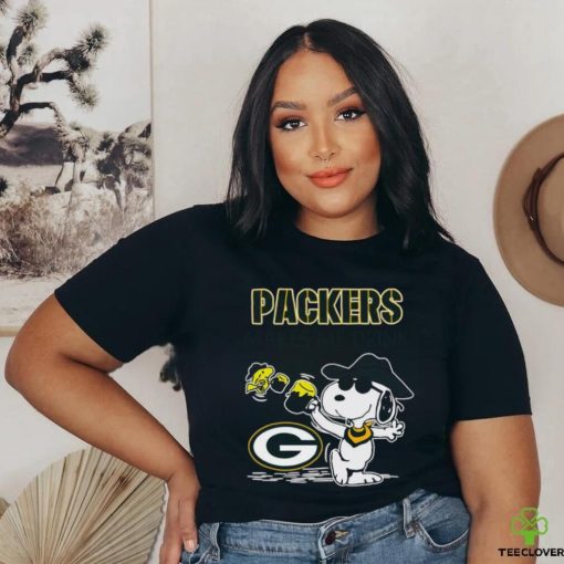 Snoopy and Woodstock Green Bay Packers makes me drink shirt