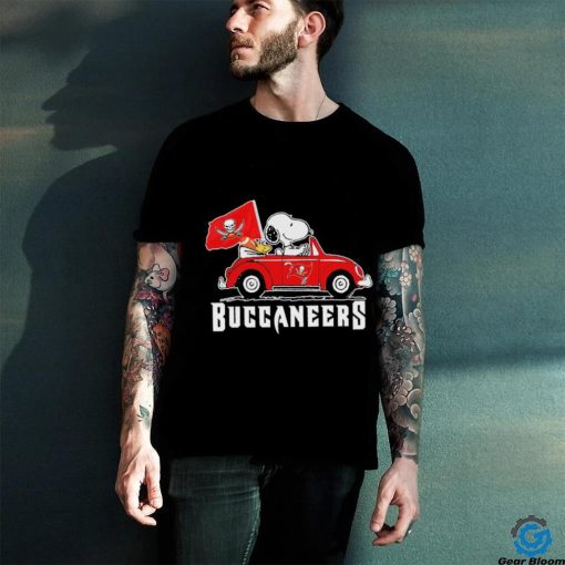 Snoopy and Woodstock drive Car Buccaneers football shirt