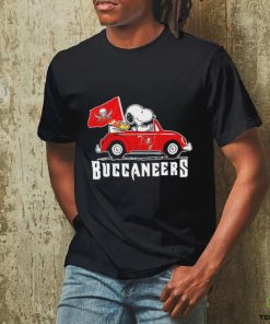 Snoopy and Woodstock drive Car Buccaneers football shirt 3 Snoopy and Woodstock drive Car Buccaneers football shirt