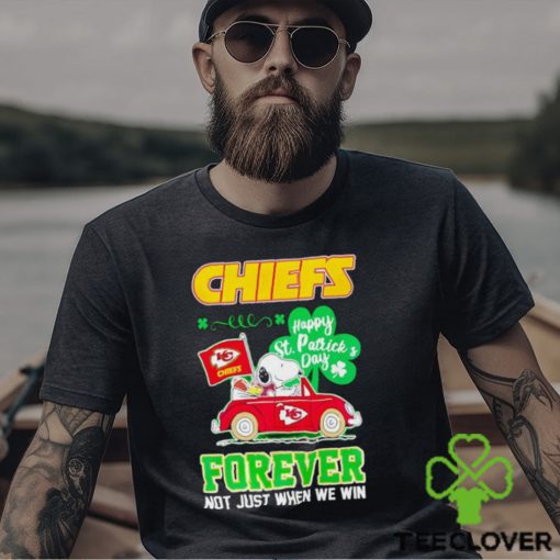 Snoopy and Woodstock driving car Chiefs Happy St Patrick’s Day forever shirt