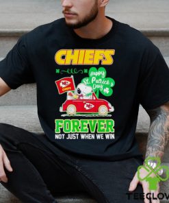 Snoopy and Woodstock driving car Chiefs Happy St Patrick’s Day forever shirt