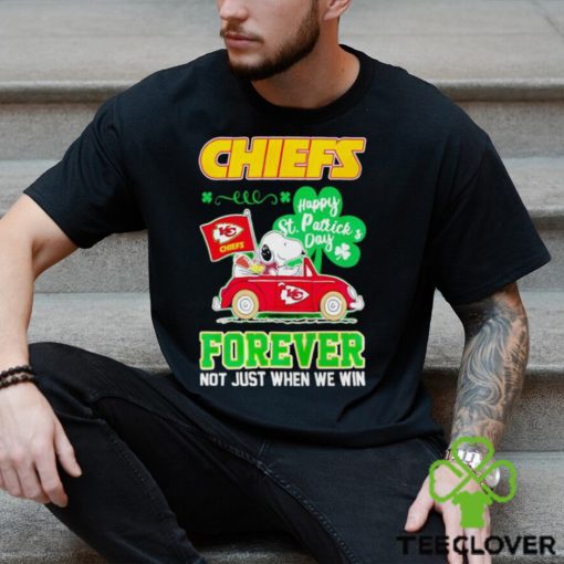 Snoopy and Woodstock driving car Chiefs Happy St Patrick’s Day forever shirt