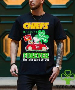Snoopy and Woodstock driving car Chiefs Happy St Patrick’s Day forever shirt