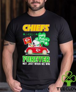 Snoopy and Woodstock driving car Chiefs Happy St Patrick’s Day forever shirt