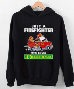 Snoopy and Woodstock driving car just a firefighter who loves Oregon Ducks shirt