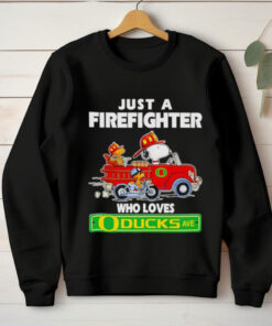 Snoopy and Woodstock driving car just a firefighter who loves Oregon Ducks shirt