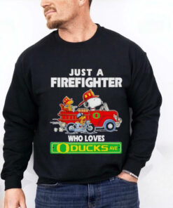 Snoopy and Woodstock driving car just a firefighter who loves Oregon Ducks shirt