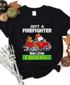 Snoopy and Woodstock driving car just a firefighter who loves Oregon Ducks shirt