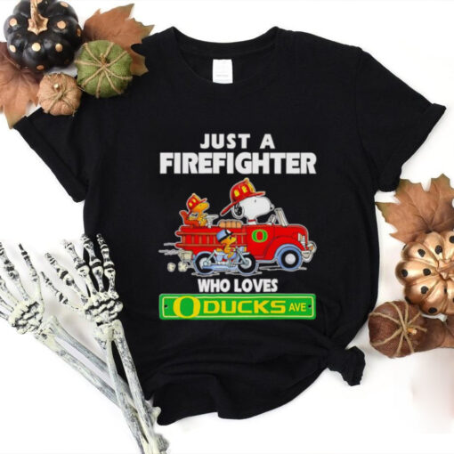 Snoopy and Woodstock driving car just a firefighter who loves Oregon Ducks shirt