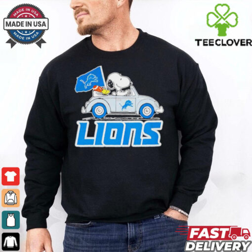 Snoopy driving Detroit Lions flag shirt