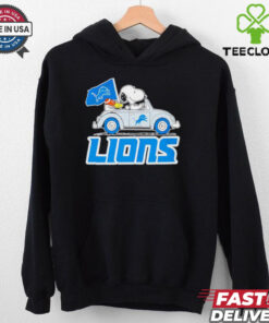 Snoopy driving Detroit Lions flag shirt