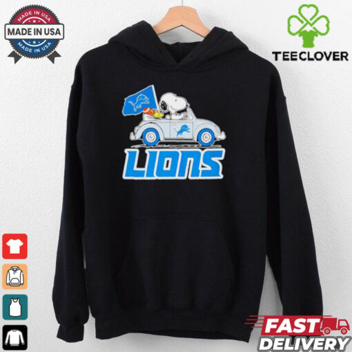 Snoopy driving Detroit Lions flag shirt