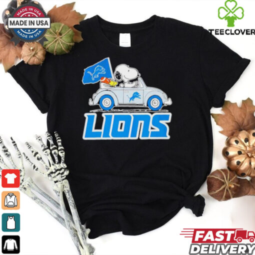 Snoopy driving Detroit Lions flag shirt