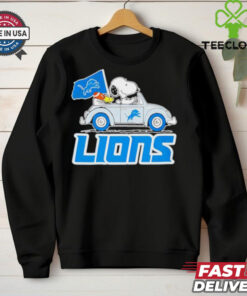 Snoopy driving Detroit Lions flag shirt