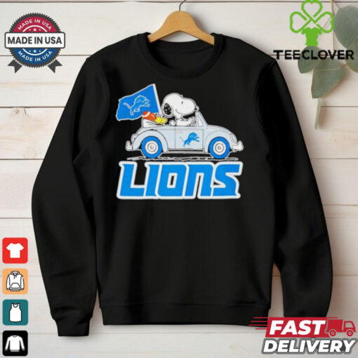 Snoopy driving Detroit Lions flag shirt