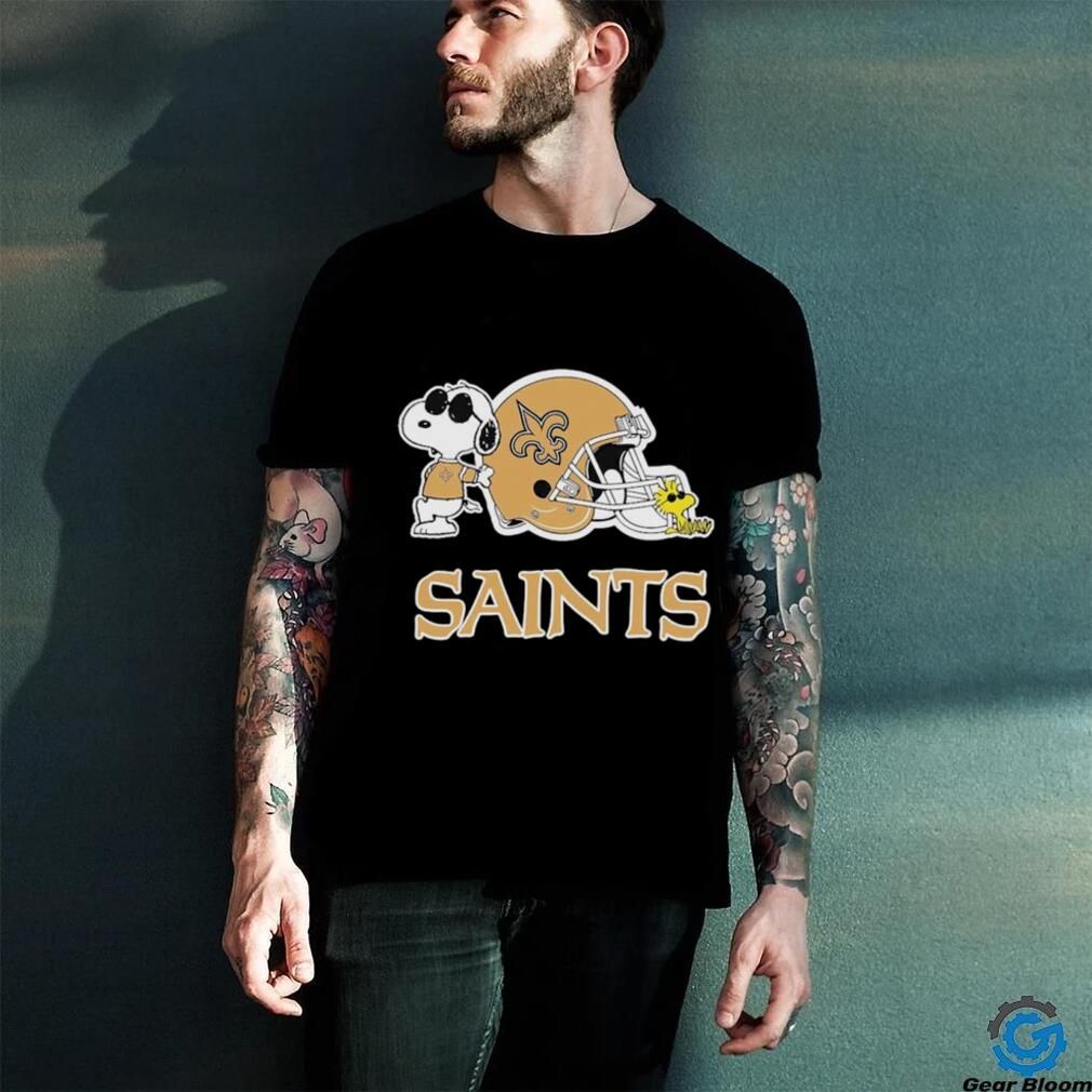 Snoopy helmet New Orleans Saints shirt Snoopy helmet New Orleans Saints shirt