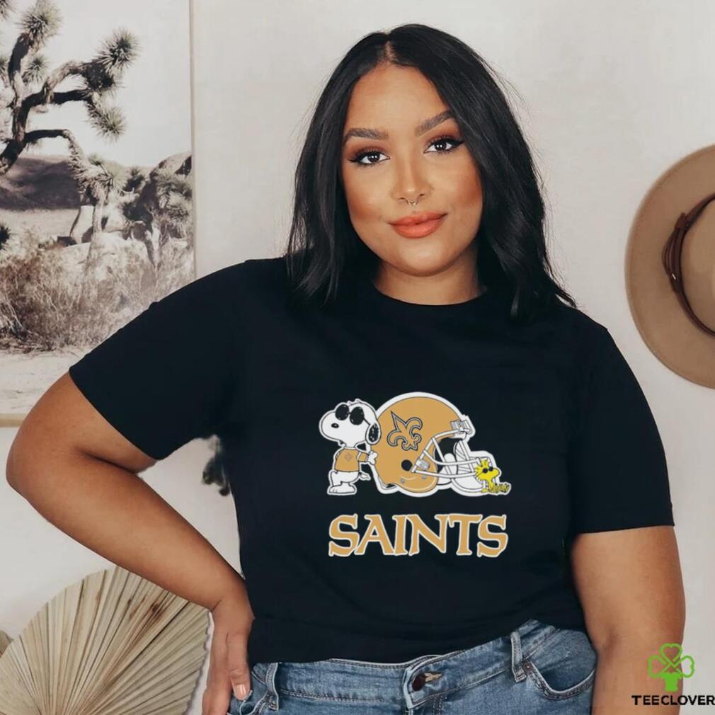 Snoopy helmet New Orleans Saints shirt Snoopy helmet New Orleans Saints shirt