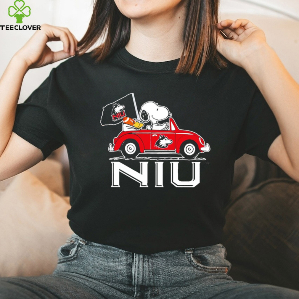 Snoopy riding car Northern Illinois Huskies shirt Snoopy riding car Northern Illinois Huskies shirt