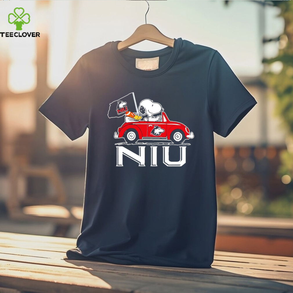 Snoopy riding car Northern Illinois Huskies shirt Snoopy riding car Northern Illinois Huskies shirt