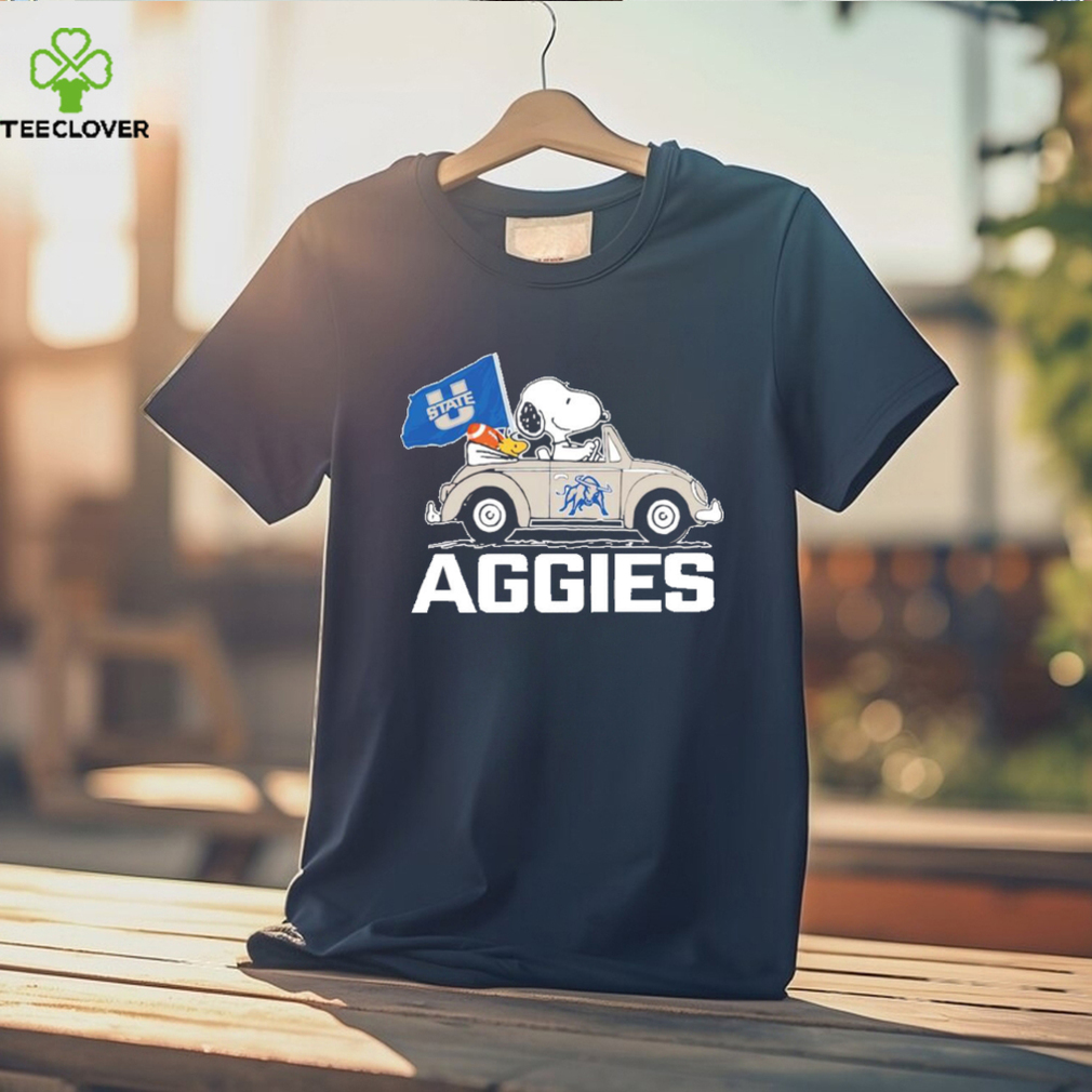 Snoopy riding car Utah State Aggies shirt Snoopy riding car Utah State Aggies shirt