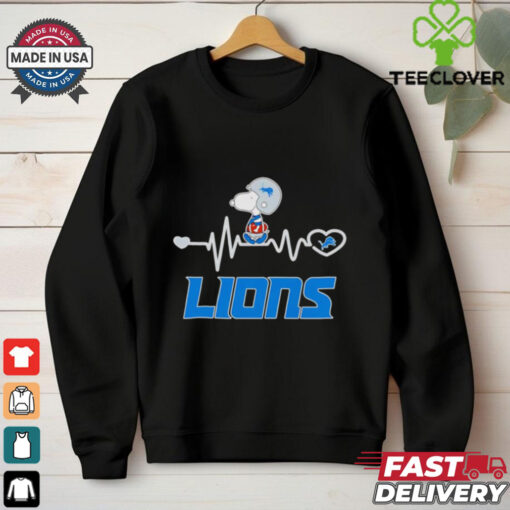 Snoopy walking on heartbeat Detroit Lions football shirt