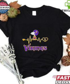 Snoopy walking on heartbeat Minnesota Vikings football shirt