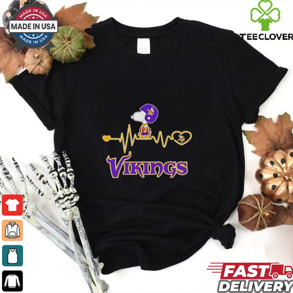 Snoopy walking on heartbeat Minnesota Vikings football shirt Snoopy walking on heartbeat Minnesota Vikings football shirt