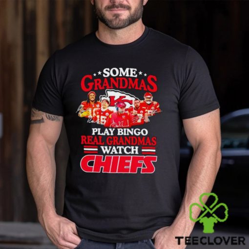 Some grandmas play bingo real grandmas watch Chiefs signatures hoodie, sweater, longsleeve, shirt v-neck, t-shirt