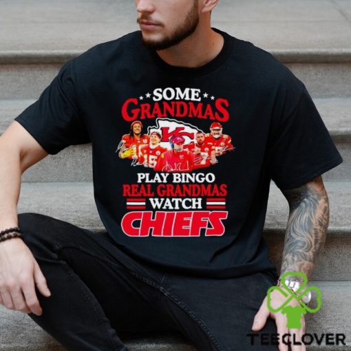 Some grandmas play bingo real grandmas watch Chiefs signatures hoodie, sweater, longsleeve, shirt v-neck, t-shirt