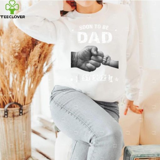 Soon To Be Dad Est. 2022 Expect Baby New Dad Christmas T Shirt