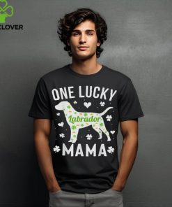 St Patricks Day Labrador Lucky Mom Mama Dog Shirt