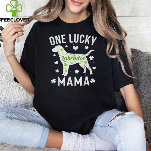 St Patricks Day Labrador Lucky Mom Mama Dog Shirt