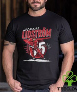 Swedish former professional ice hockey defenceman signature nicklas lidstrom comet T Shirt