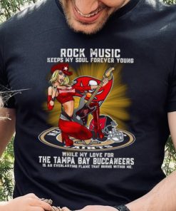 Tampa Bay Buccaneers rock music keep my soul forever young hoodie, sweater, longsleeve, shirt v-neck, t-shirt