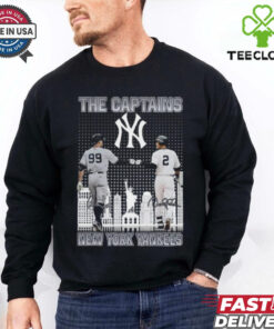 The Captains New York Yankees Aaron James Judge And Derek Jeter Signatures Skyline 2024 T shirt