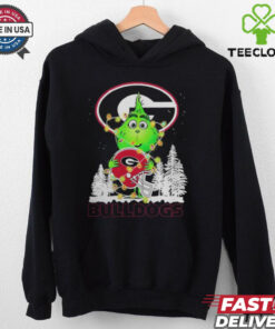 The Grinch Hug Georgia Bulldogs Helmet Christmas Shirt