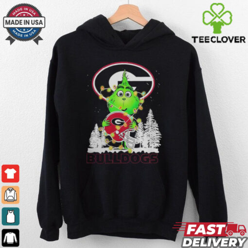 The Grinch Hug Georgia Bulldogs Helmet Christmas Shirt