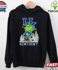The Grinch Hug Kentucky Wildcats Helmet Christmas Shirt