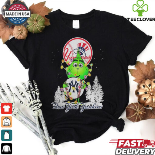 The Grinch Hug New York Yankees Logo Christmas Shirt