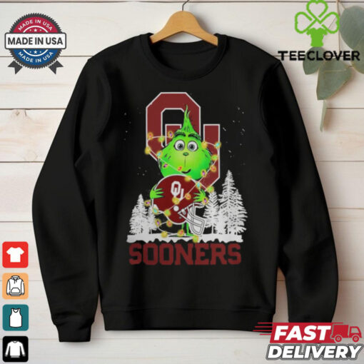 The Grinch Hug Oklahoma Sooners Helmet Christmas Shirt