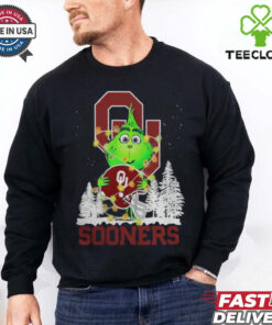 The Grinch Hug Oklahoma Sooners Helmet Christmas Shirt
