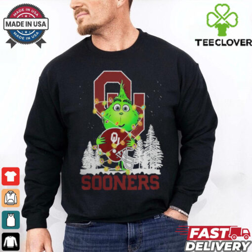 The Grinch Hug Oklahoma Sooners Helmet Christmas Shirt