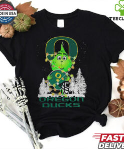 The Grinch Hug Oregon Ducks Helmet Christmas Shirt