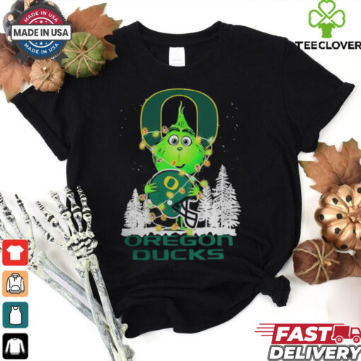 The Grinch Hug Oregon Ducks Helmet Christmas Shirt