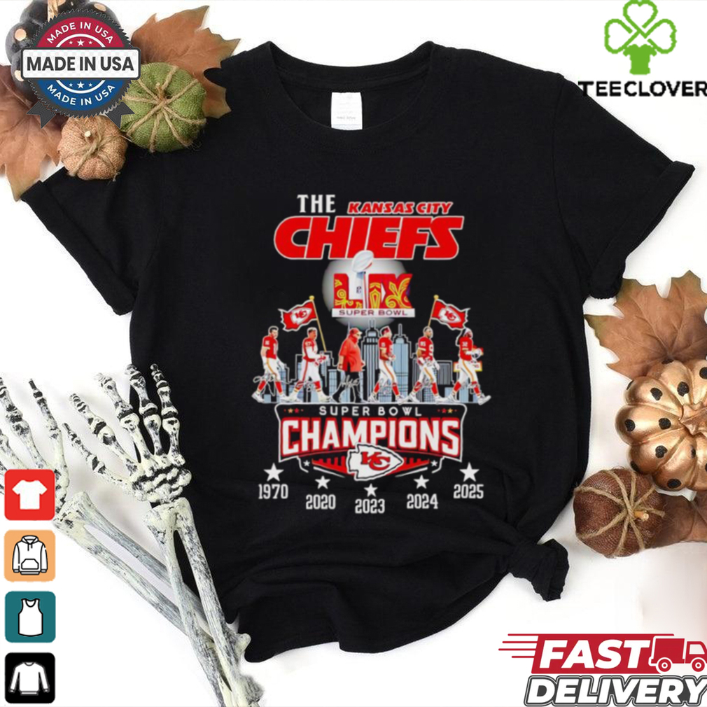 The Kansas City Chiefs walking Super Bowl Champions 2025 shirt The Kansas City Chiefs walking Super Bowl Champions 2025 shirt